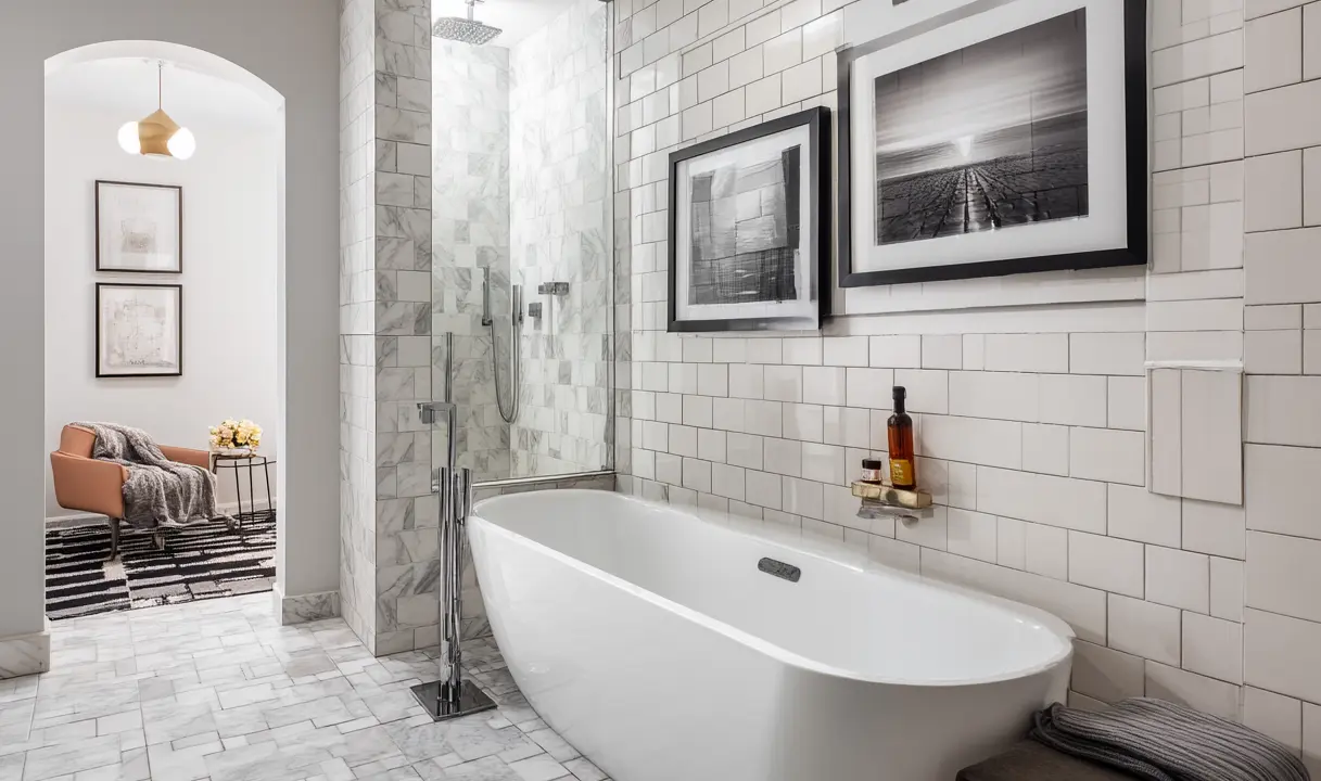 Połączenie porcelany i mozaiki marmurowej, czyli trwałość spotyka luksus w nowoczesnej łazience